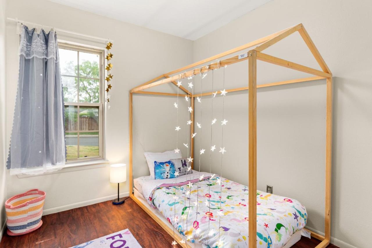 Seaworld Lackland Plus Living Room&Ball Pit San Antonio