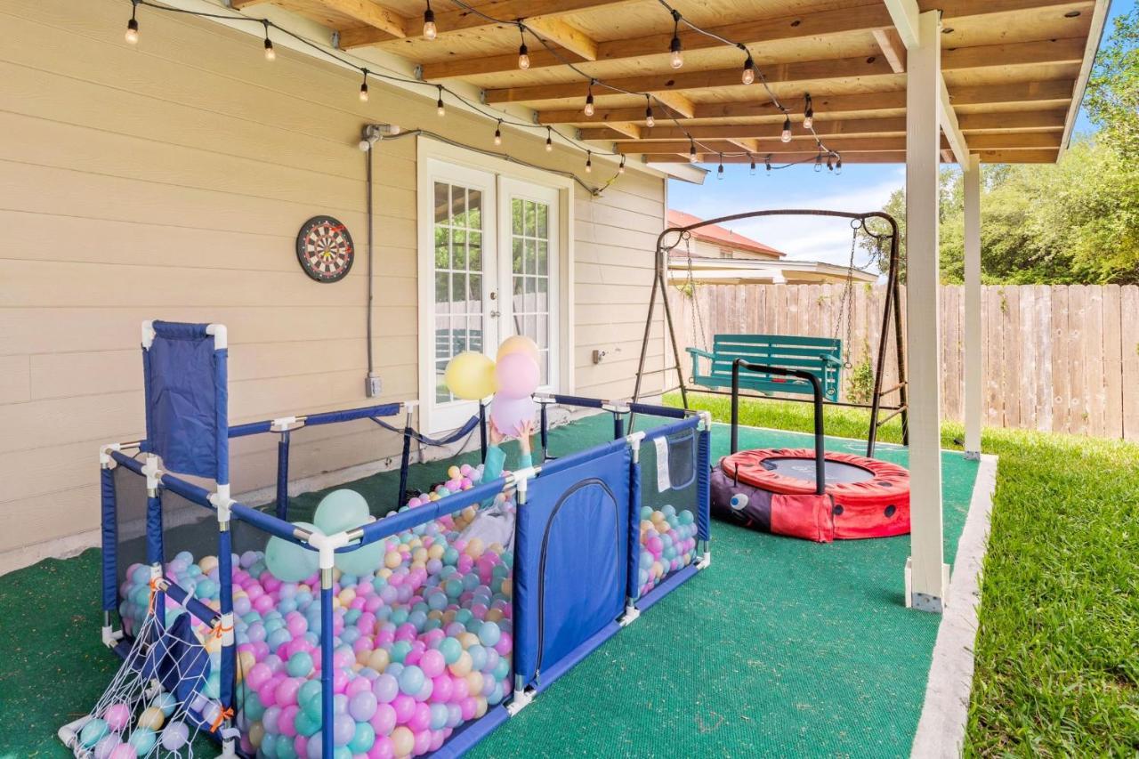 Seaworld Lackland Plus Living Room&Ball Pit