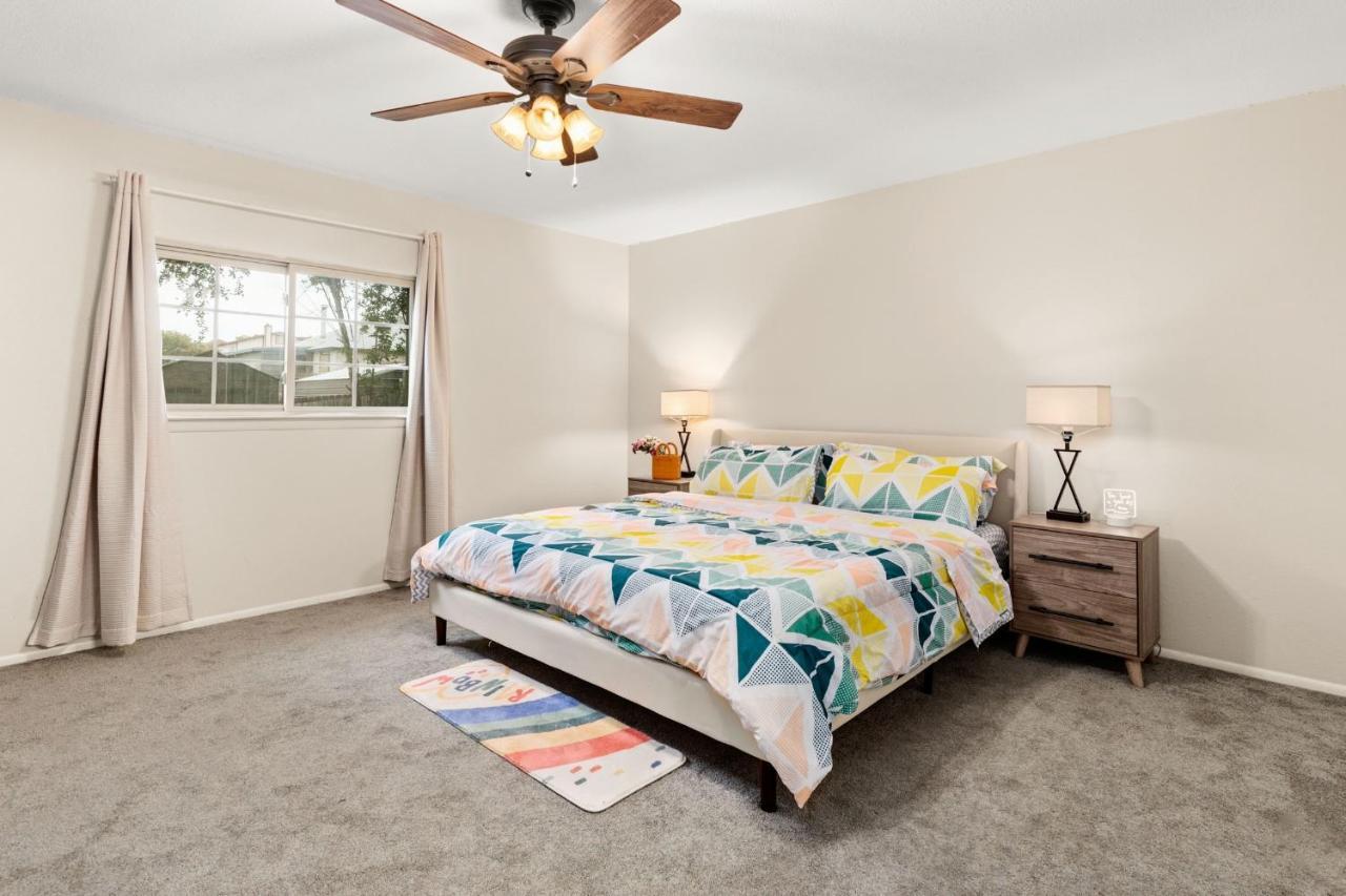 Seaworld Lackland Plus Living Room&Ball Pit * San Antonio